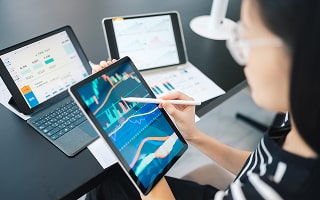 Which Key Economic, Social, and Regulatory Factors Are Driving Current Trends in Washington's Local Property Markets?